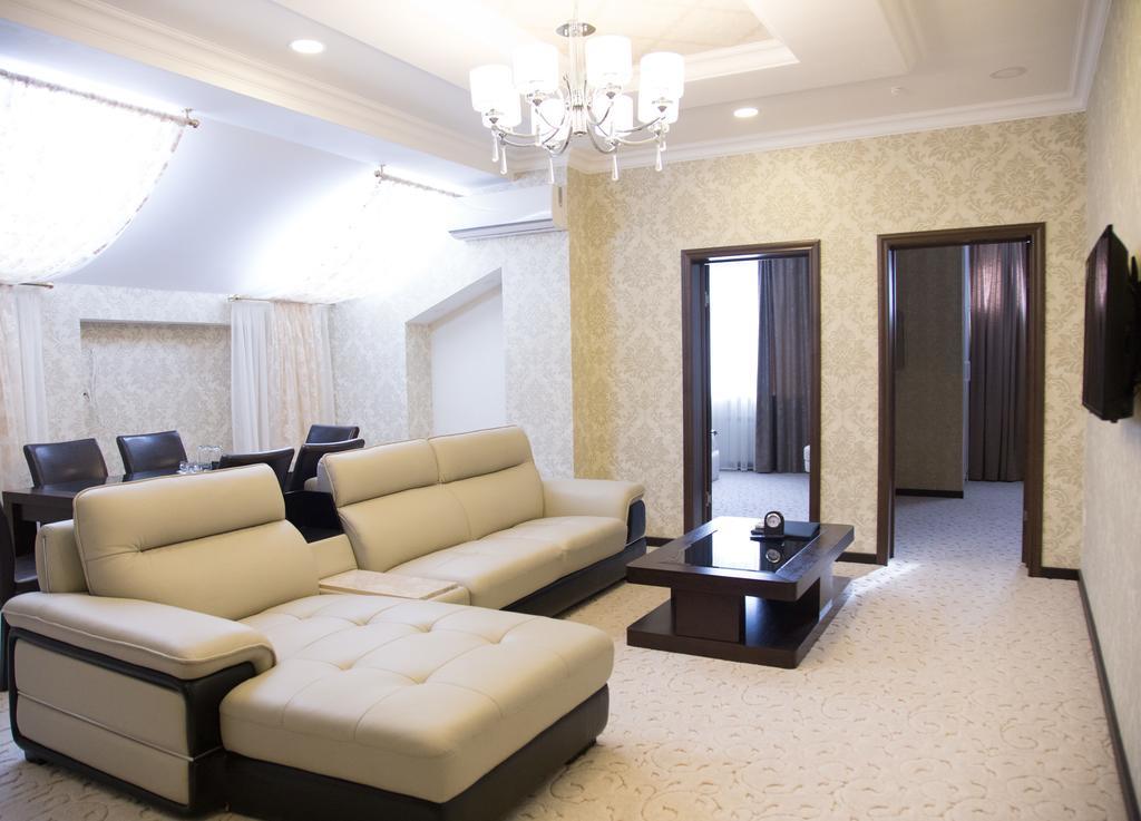 Premier Hotel บิชเคก ภายนอก รูปภาพ