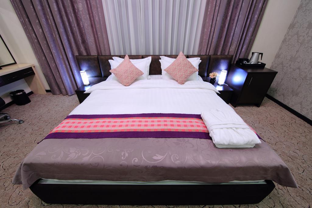 Premier Hotel บิชเคก ภายนอก รูปภาพ