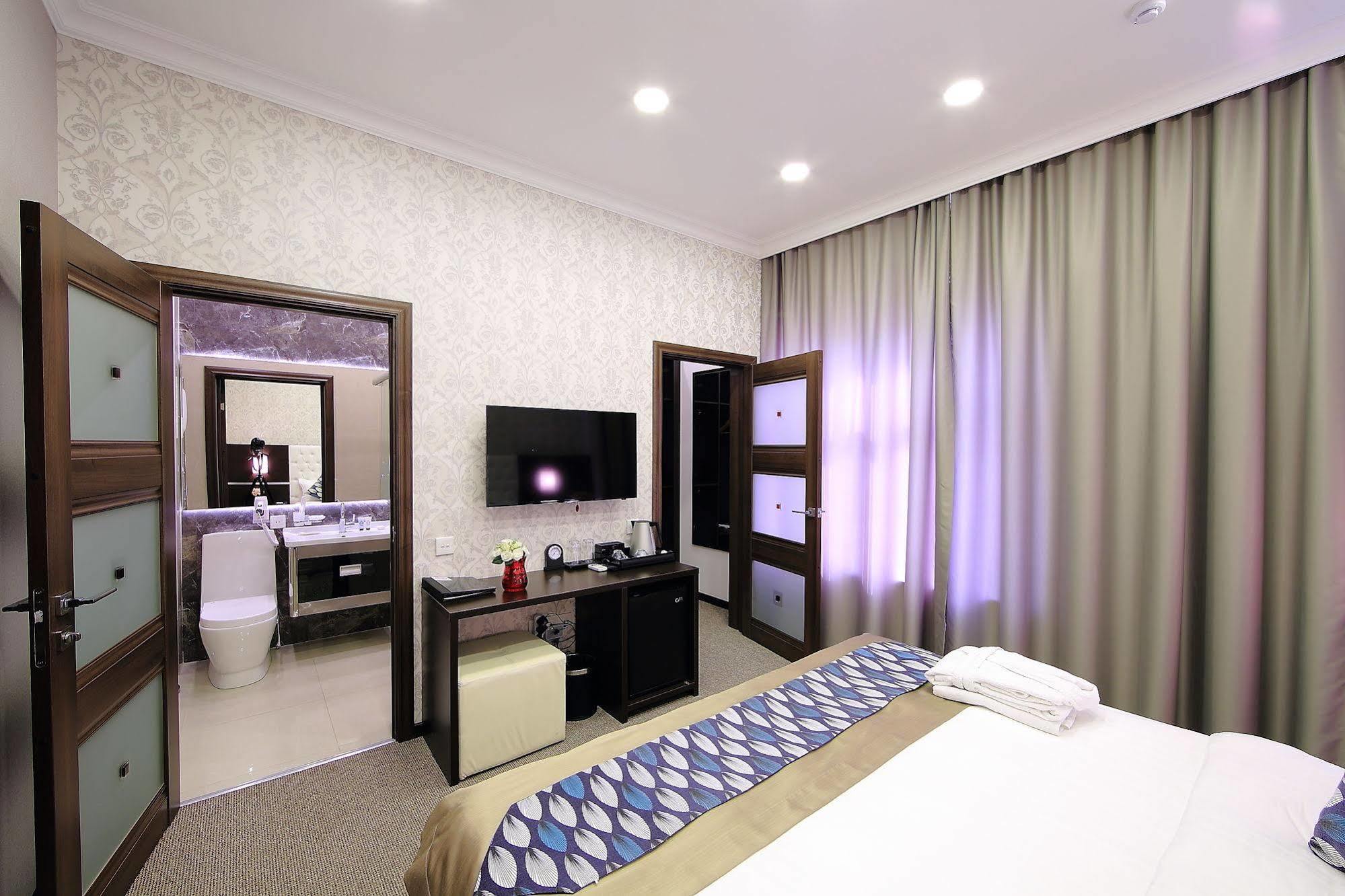 Premier Hotel บิชเคก ภายนอก รูปภาพ