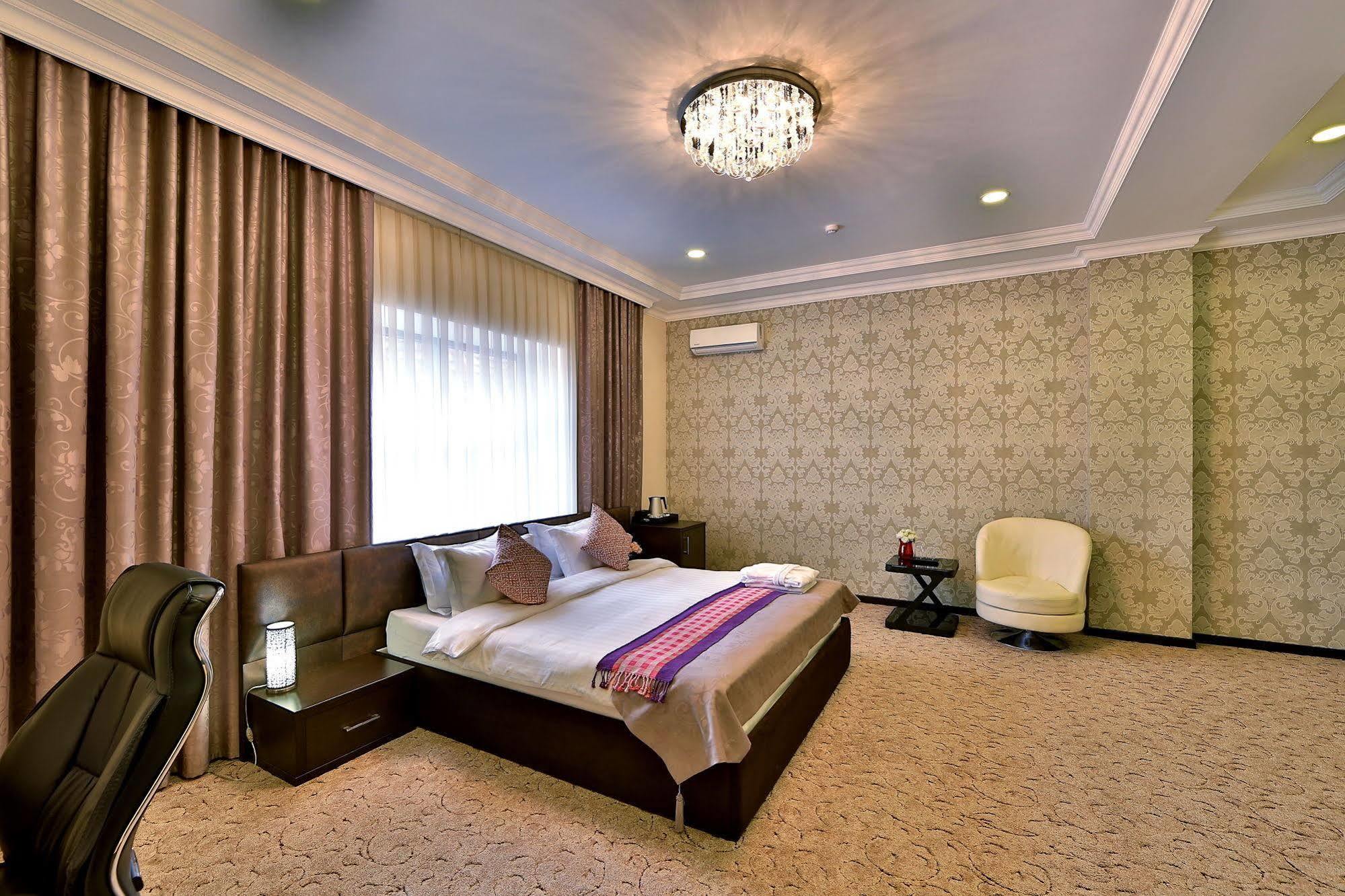 Premier Hotel บิชเคก ภายนอก รูปภาพ