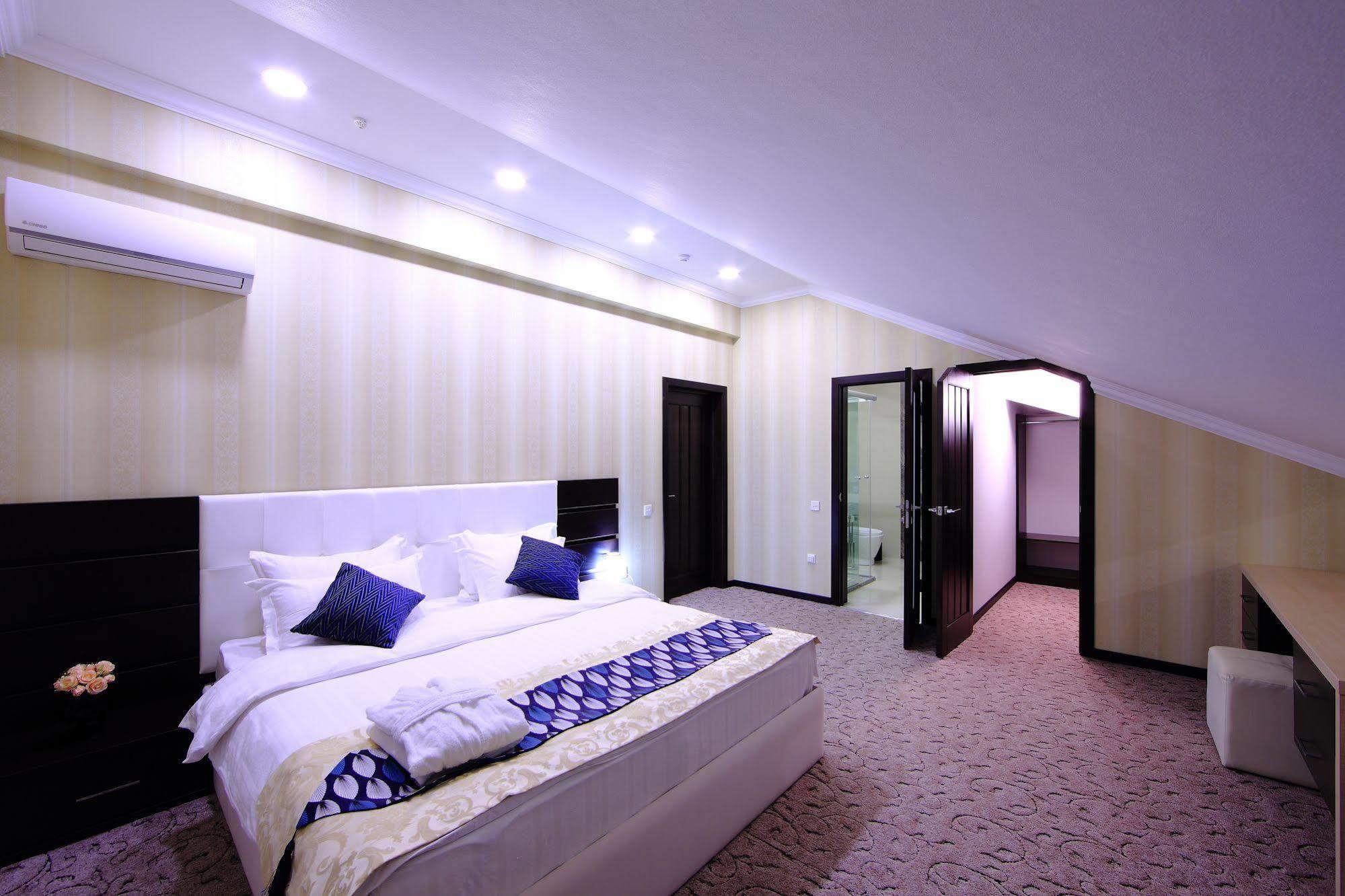 Premier Hotel บิชเคก ภายนอก รูปภาพ